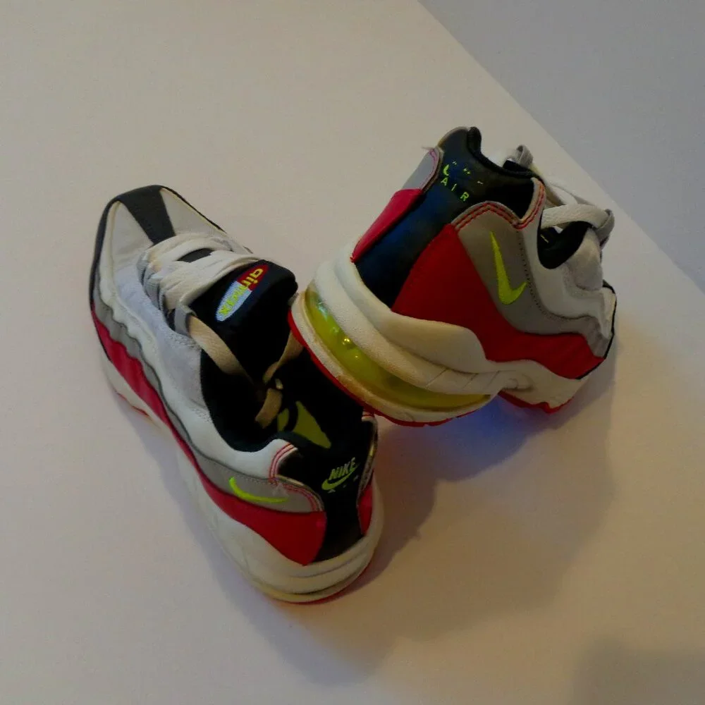 NIKE Air Max 95 Running Anthracite Volt Pink Shoes - Youth Size 6‎ - 905348 029